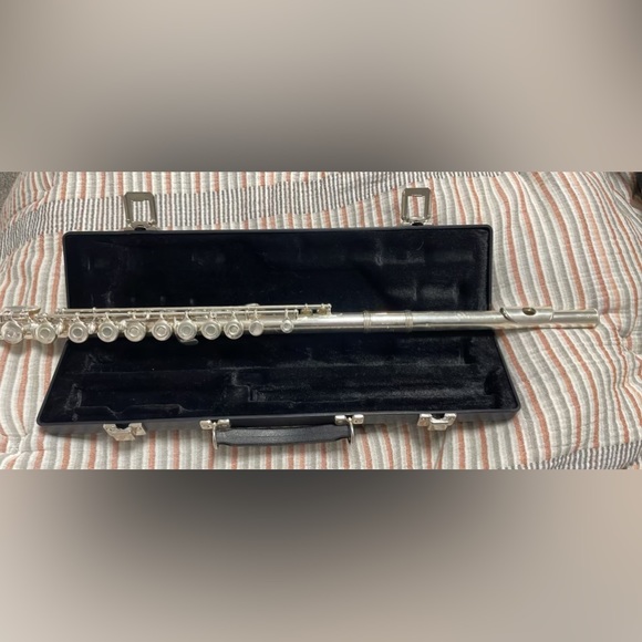 Gemeinhardt Flute M3 - Picture 2 of 4